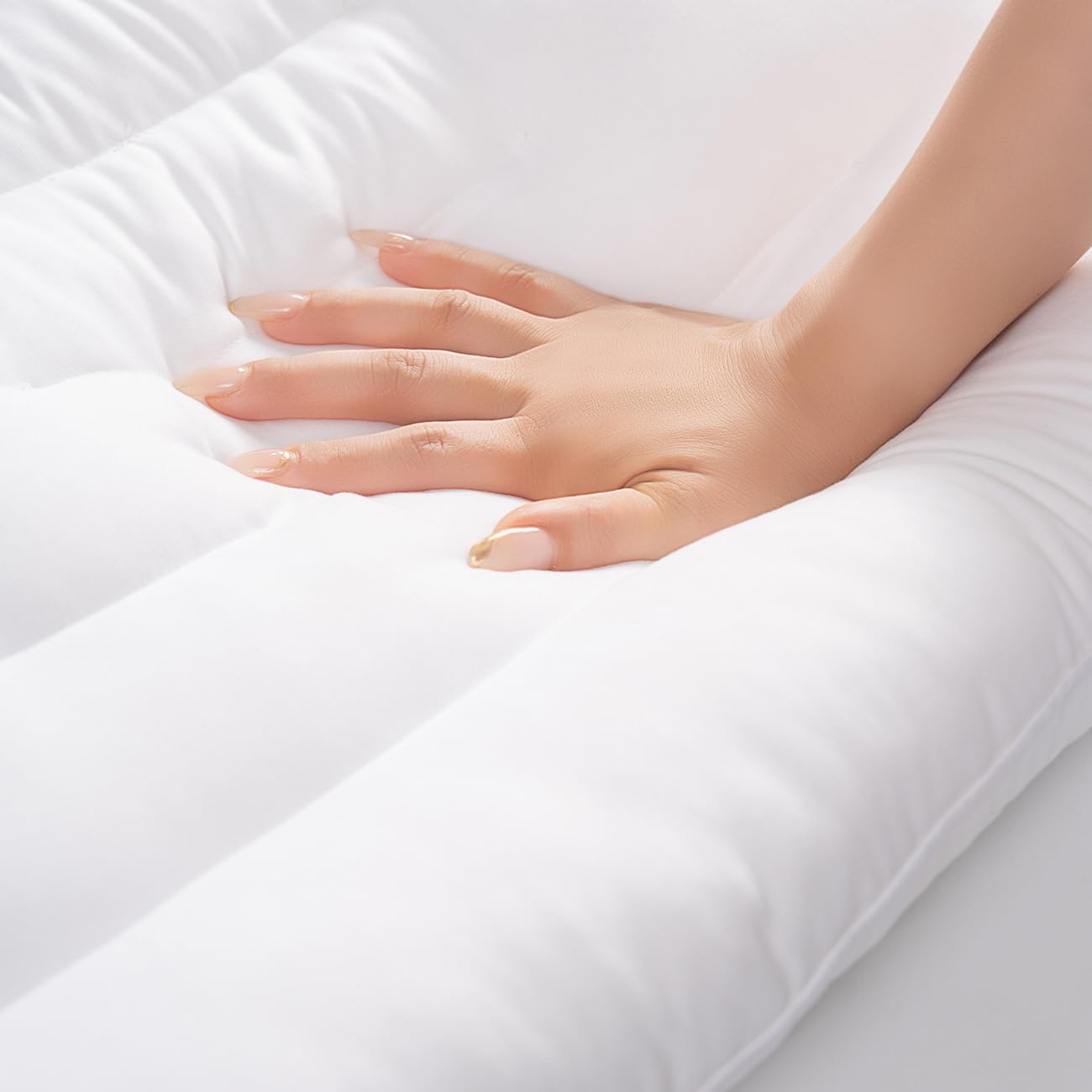 Pozino flat thin pillow no-shift construction supports alignment for side sleepers.