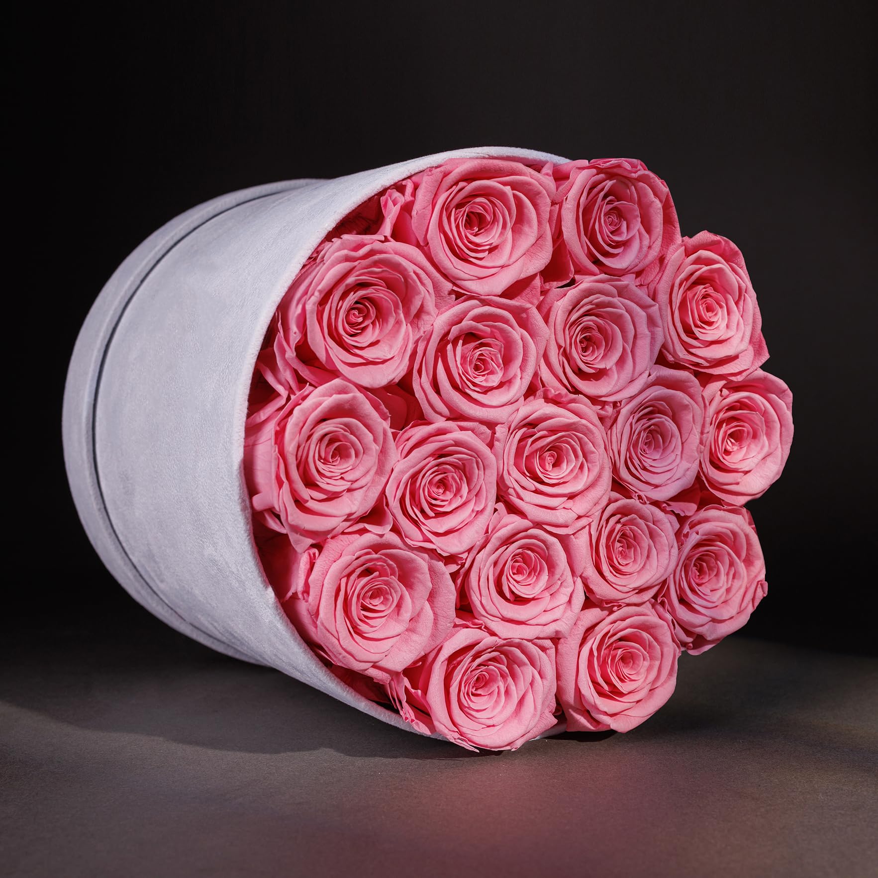 Prifroti 17 Flowers displayed in white velvet box for premium presentation.