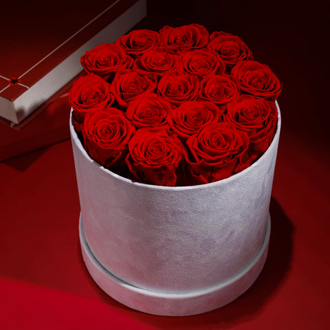Prifroti home display with preserved roses offers a lasting centerpiece