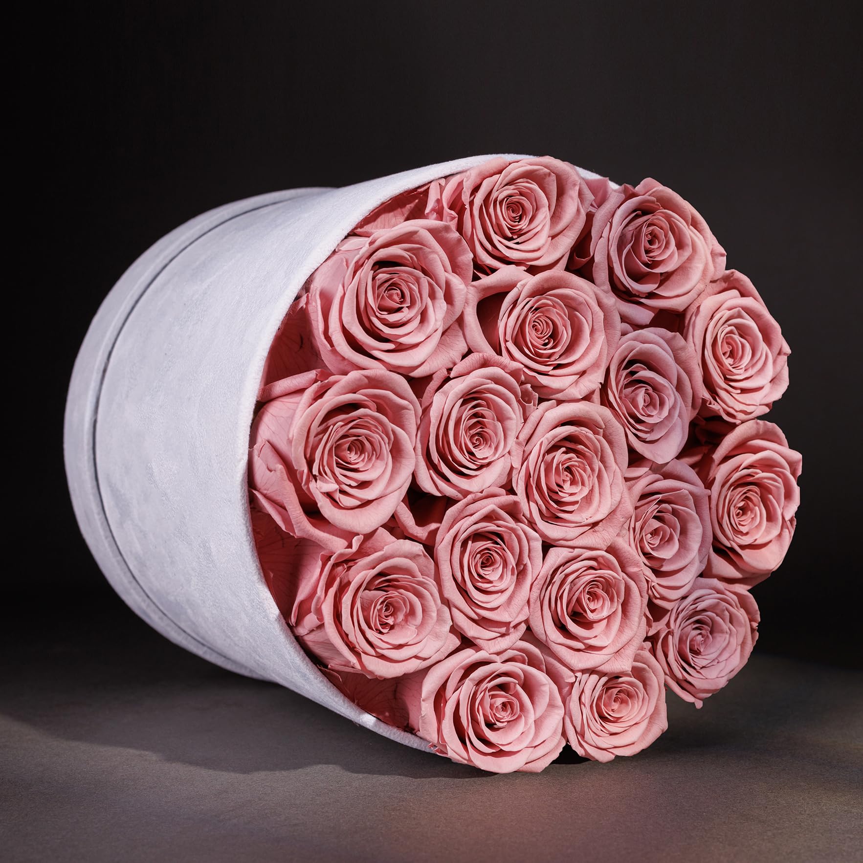 Prifroti preserved roses require no care, preserving beauty all year.