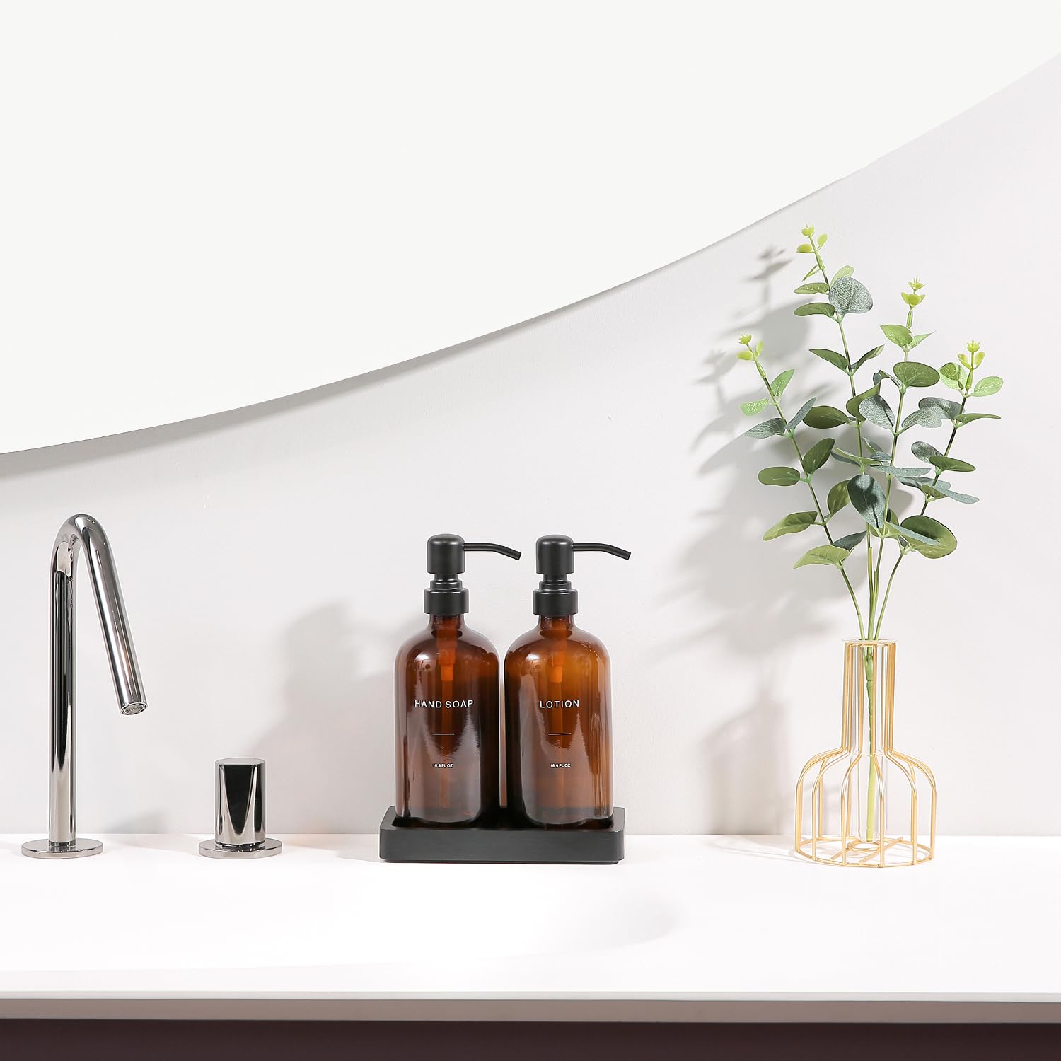 Prus Waso bathroom set with anti-slip tray keeps counters tidy