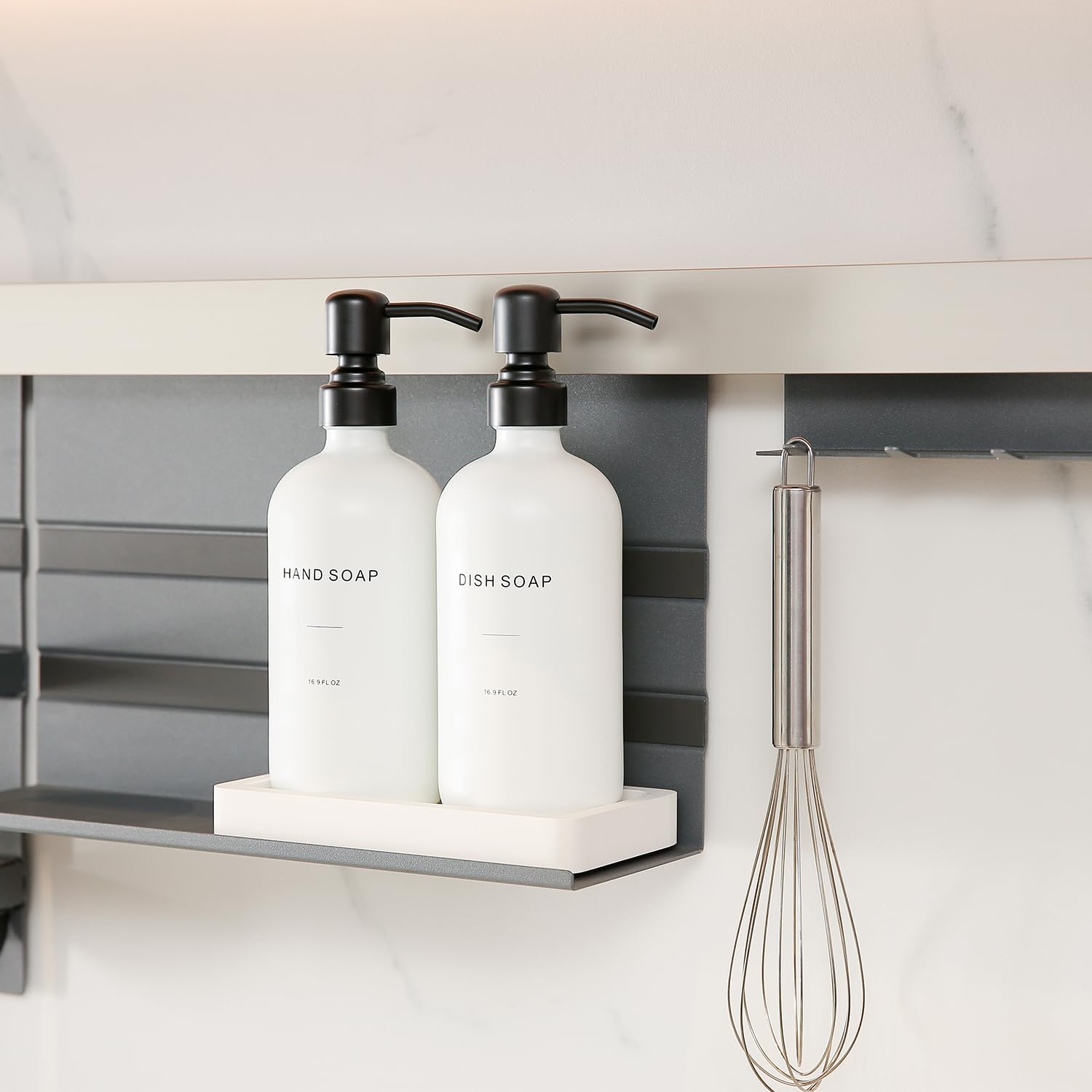 Prus Waso white tray anti-slip design keeps the dispenser stable during busy tasks.