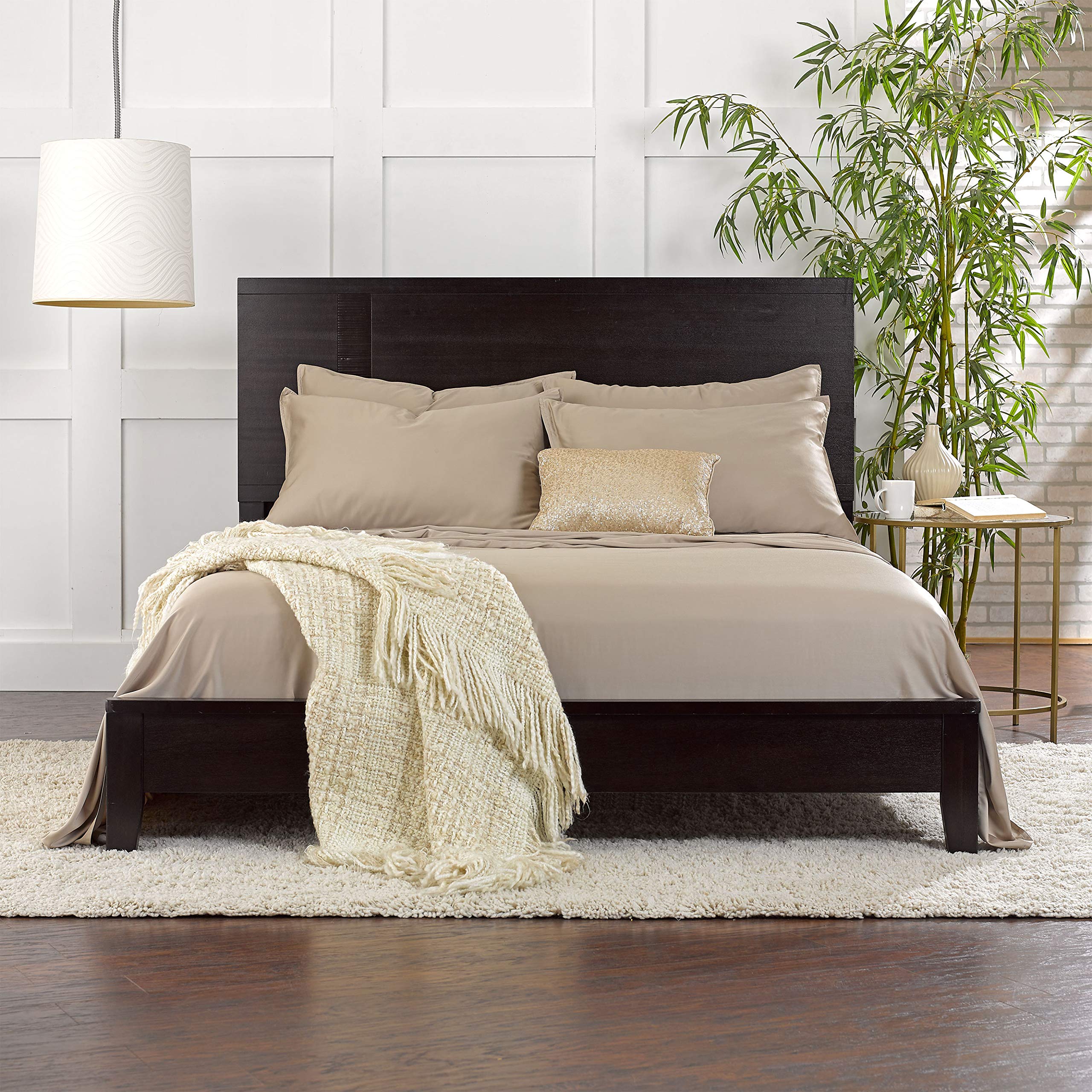Pure Bamboo sheets with deep elastic edge demonstrate secure, wrinkle-free sleep.