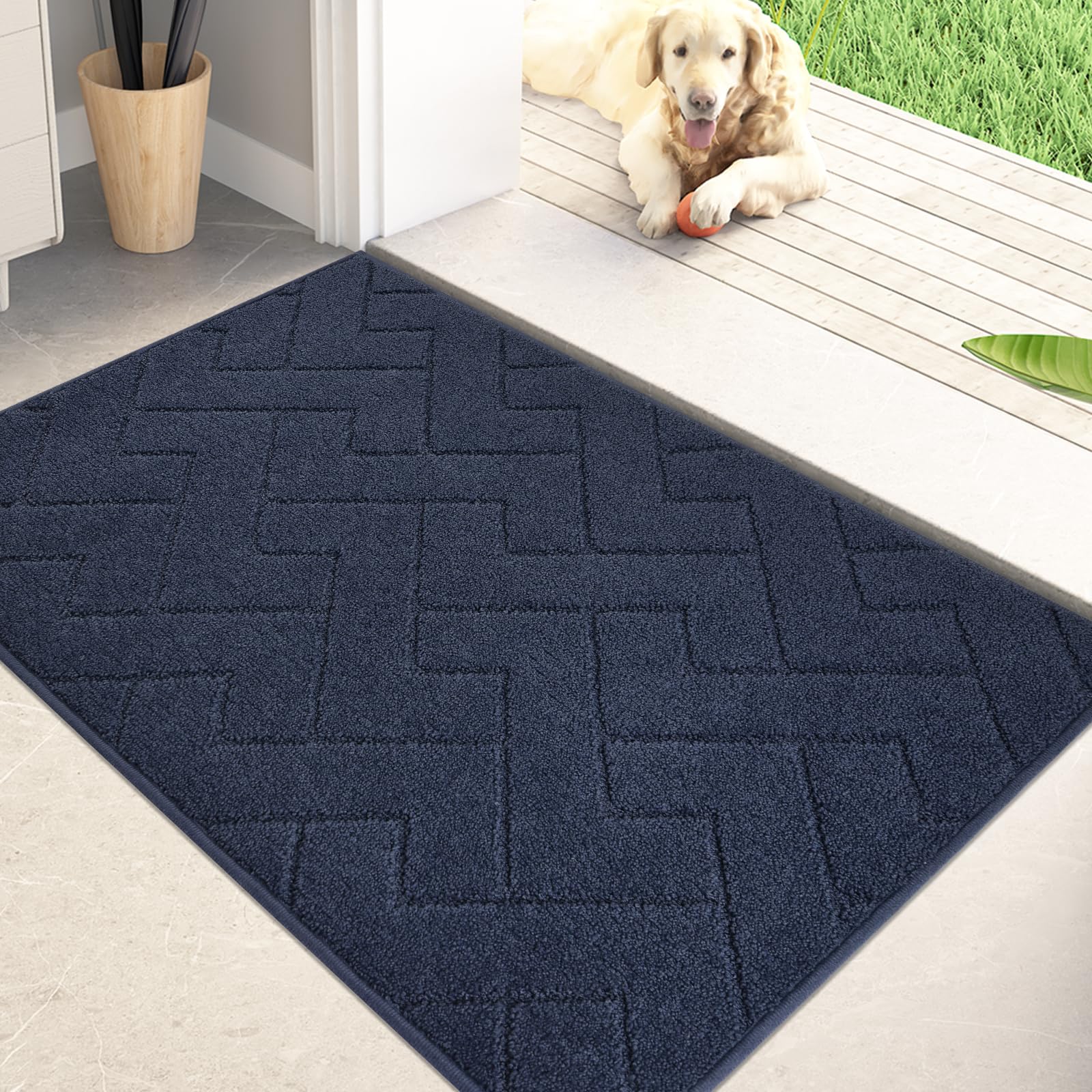 PURRUGS dirt-trapping door mat captures moisture at the entry
