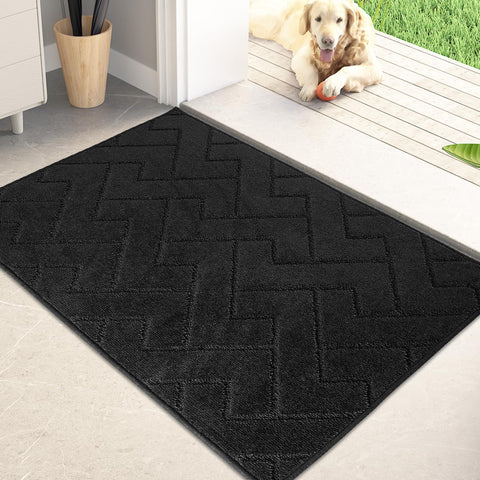 PURRUGS dirt-trapping door mat at the front door traps mud and moisture.