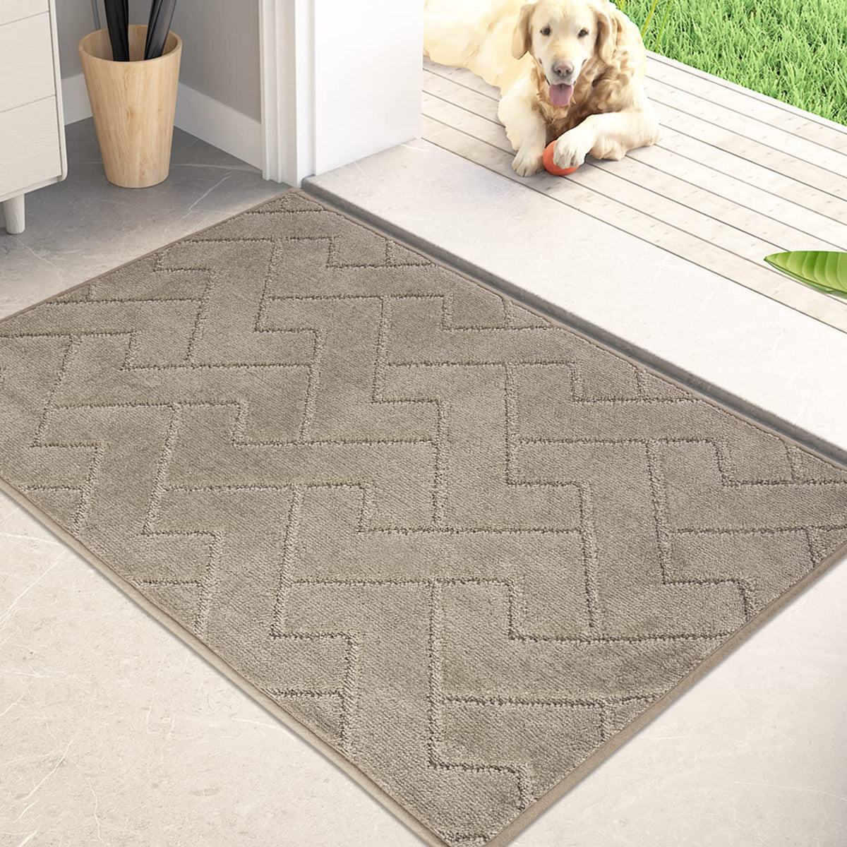 PURRUGS dirt trapping doormat catching mud and moisture at the entry.