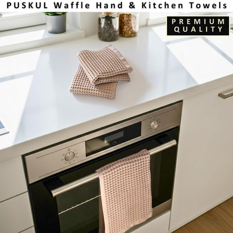PÜSKÜL lightweight towels dry quickly and feel airy.