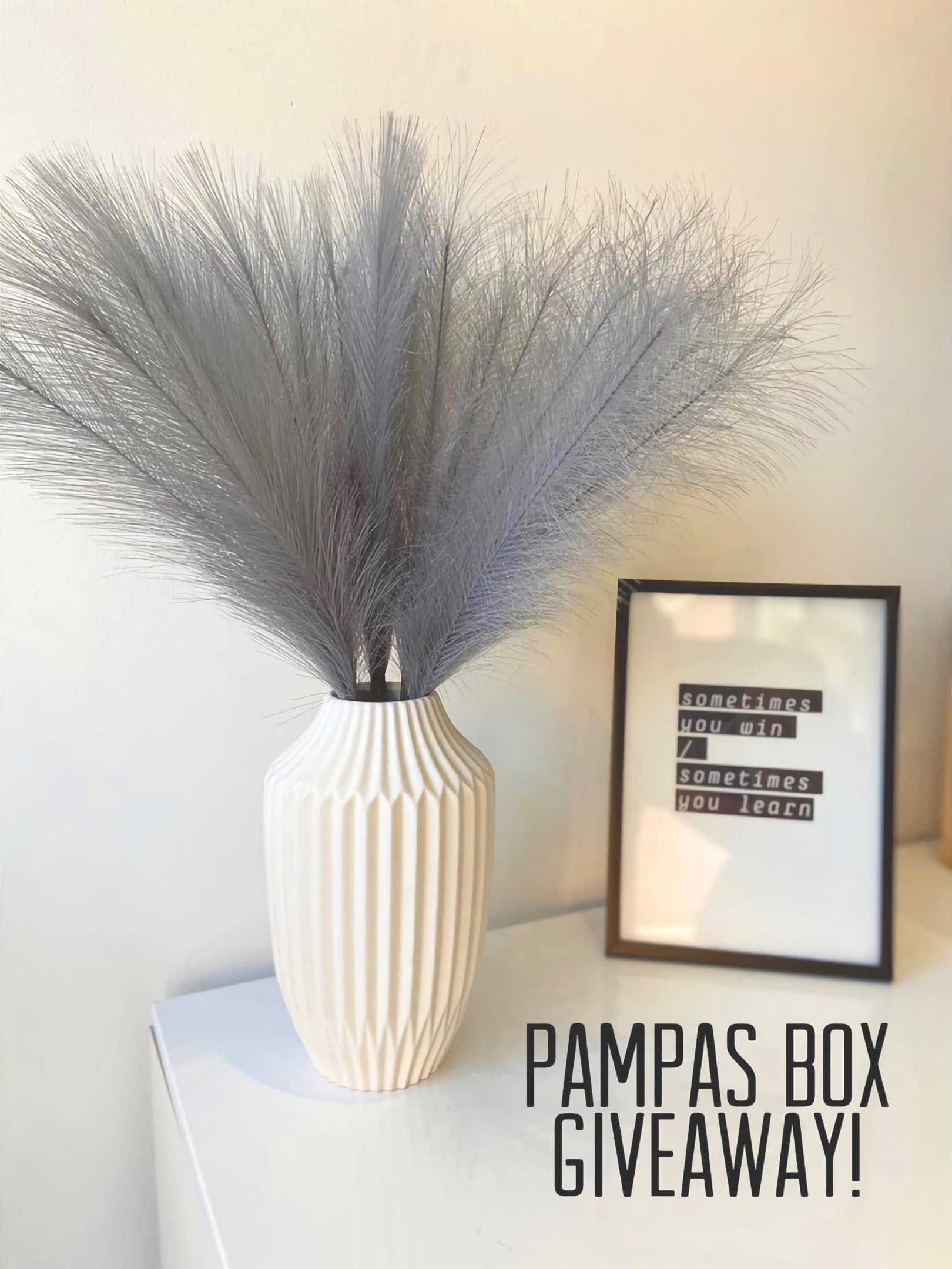 Pusuny faux pampas plume close-up shows fluffy texture.