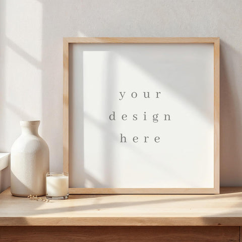 Puthiac clear plexi front protects contents while staying lightweight.