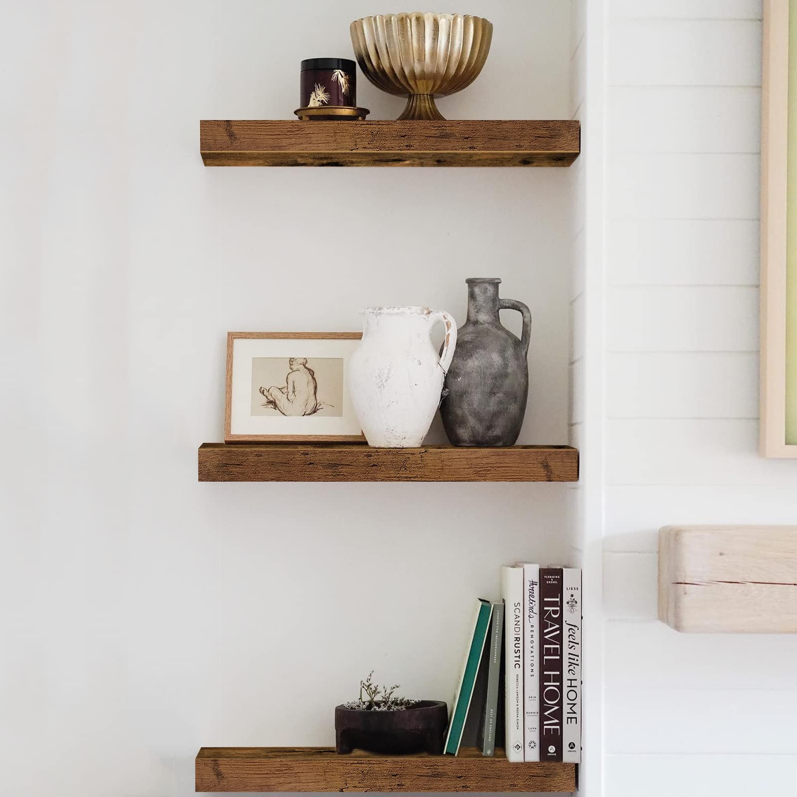 QEEIG bedroom living-room display supports versatile organization and decor.