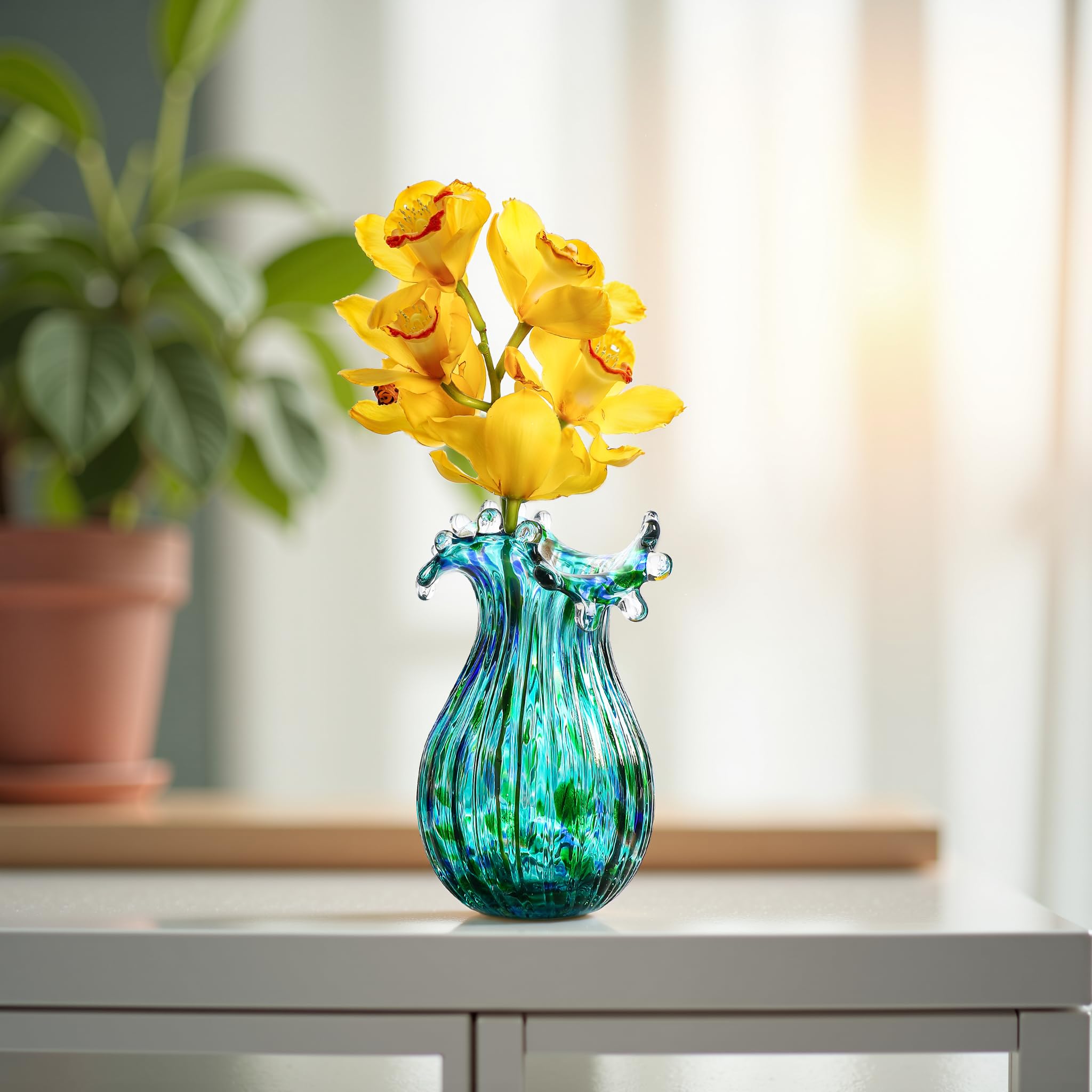 QFkris 8.5-inch vase ideal for chic centerpieces