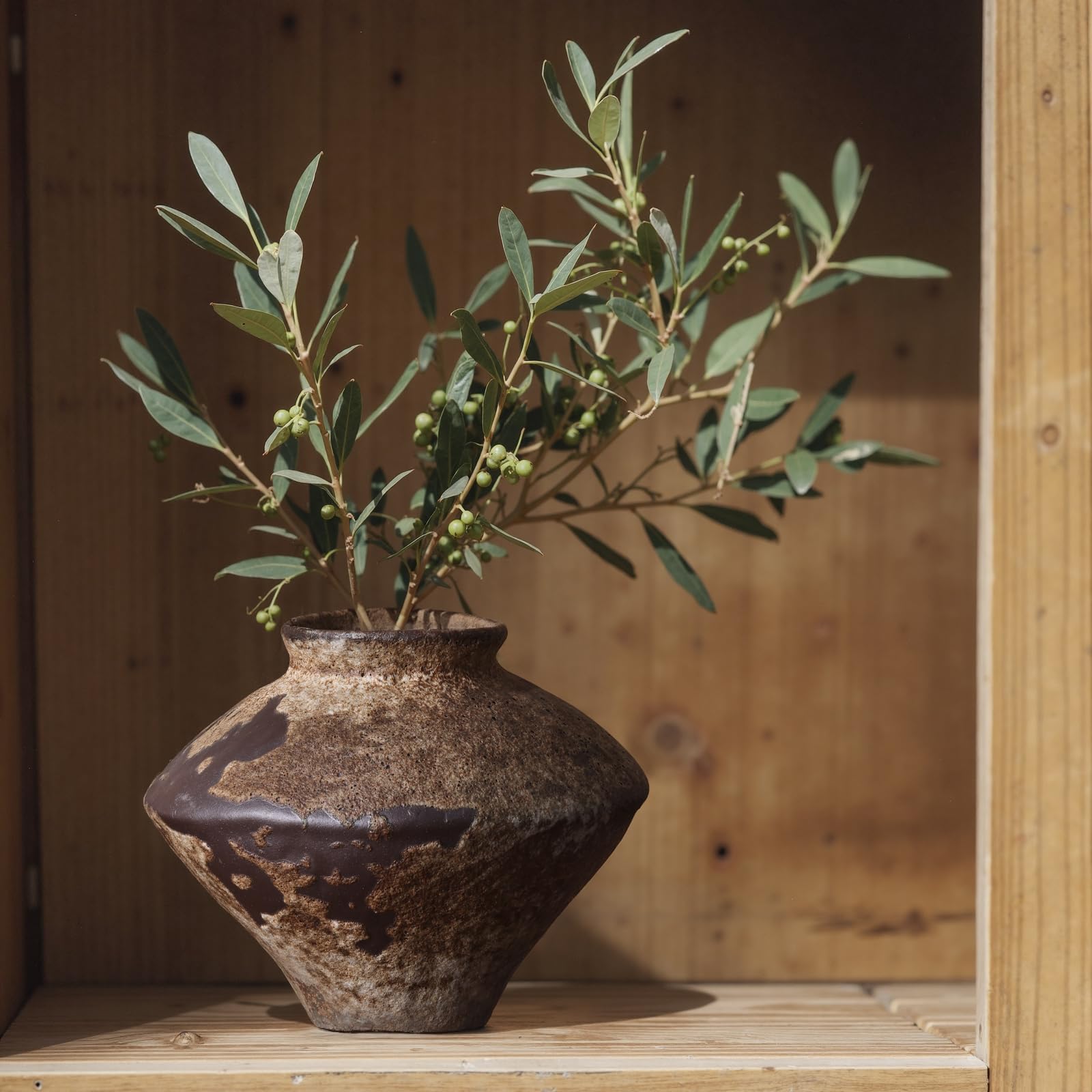 QIANLING Wabi Sabi Rusty Vase tabletop centerpiece for living spaces.