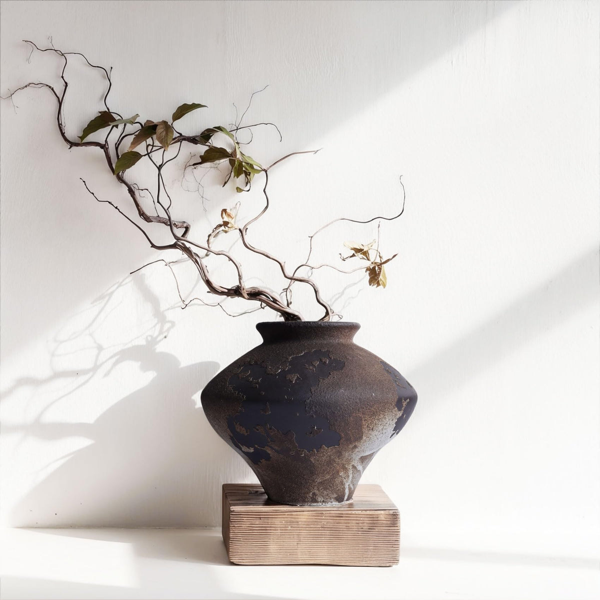 QIANLING Wabi Sabi vase with a textured rusty finish enhances rustic decor.