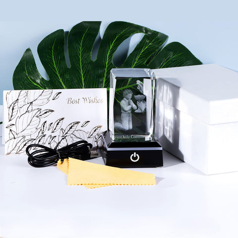 Qianwei gift pack includes cleaning cloth and card.
