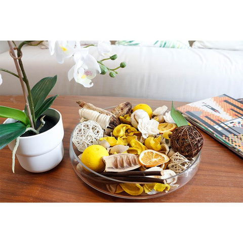 Qingbei Rina handmade dried flowers with rattan balls add texture to decor.