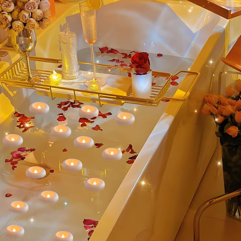 QQFCTOO outdoor dining ambiance using waterproof floating candle