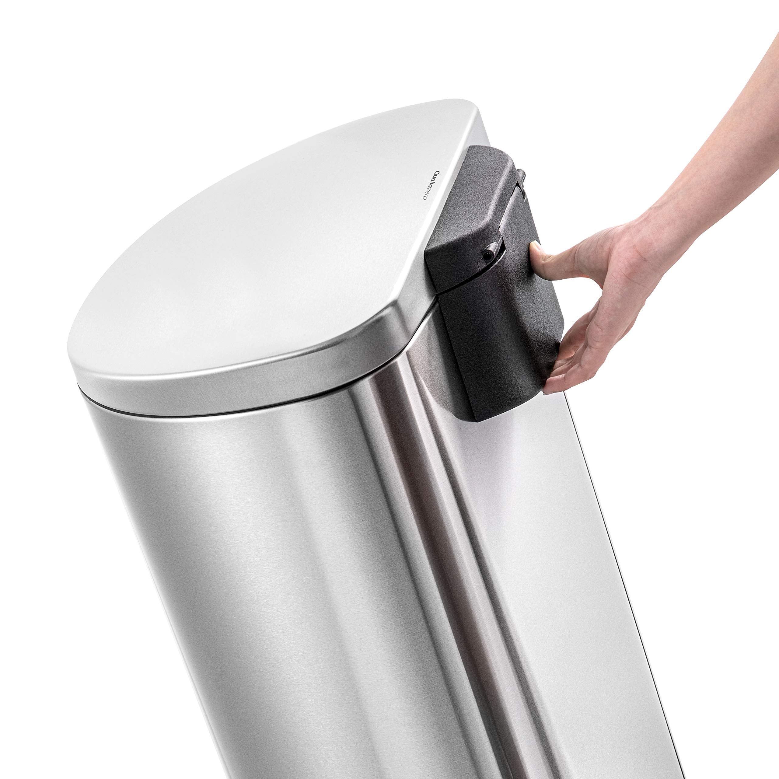 QualiaZERO removable inner bucket liner allows easy bag changes.