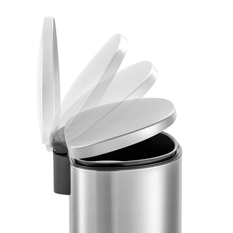QualiaZERO soft close lid quietly completes every disposal.
