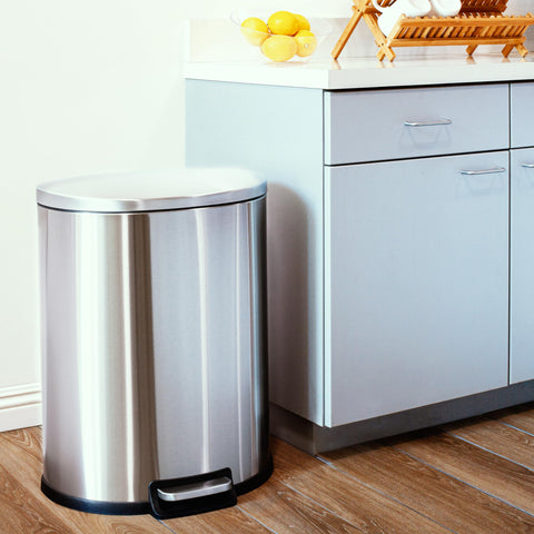 QualiaZERO step-pedal operation enables hands-free waste disposal.