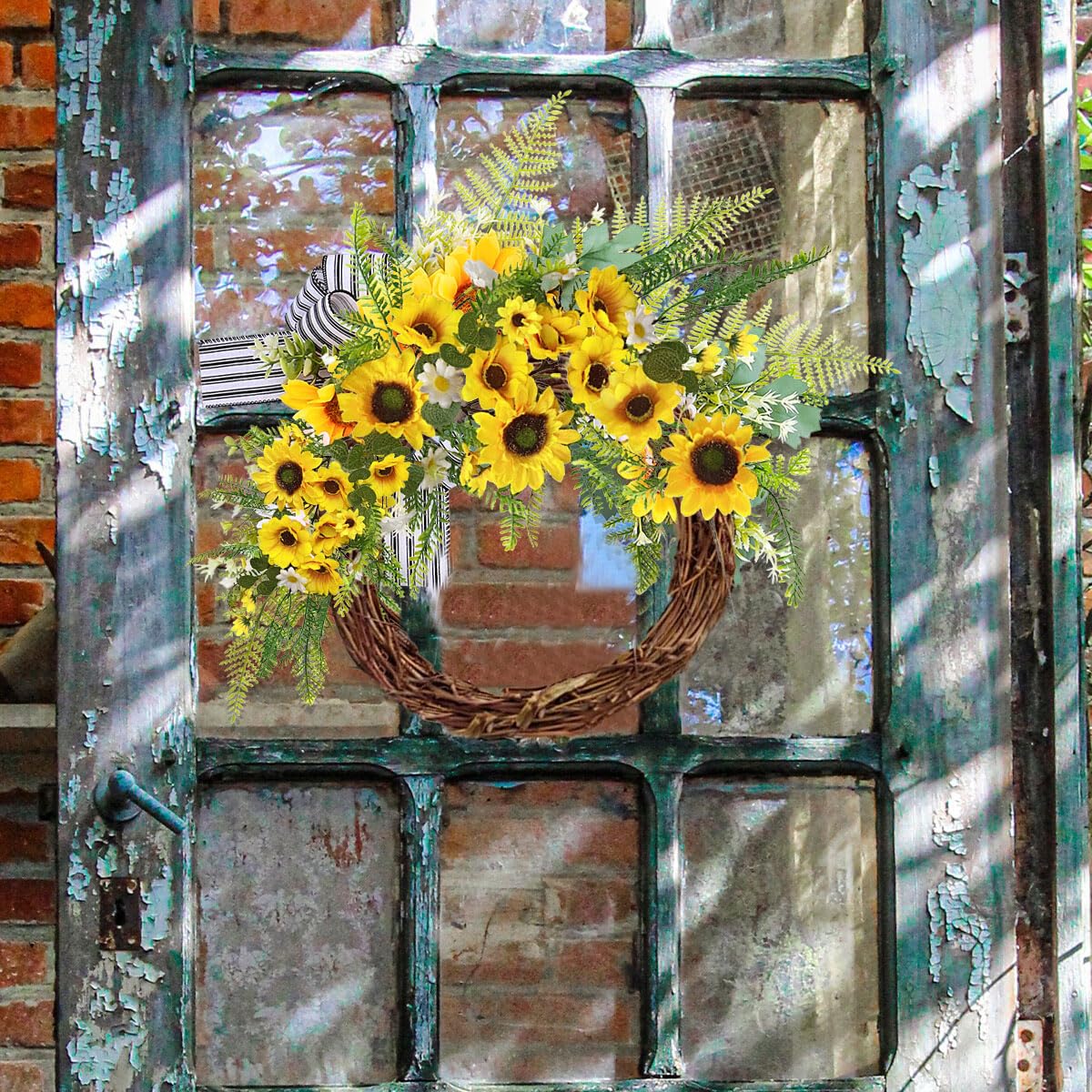 Table centerpiece with QuarenDen garland adds texture and color.