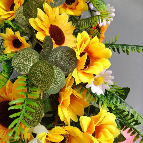 QuarenDen white sunflower flowers brighten wedding and party spaces.