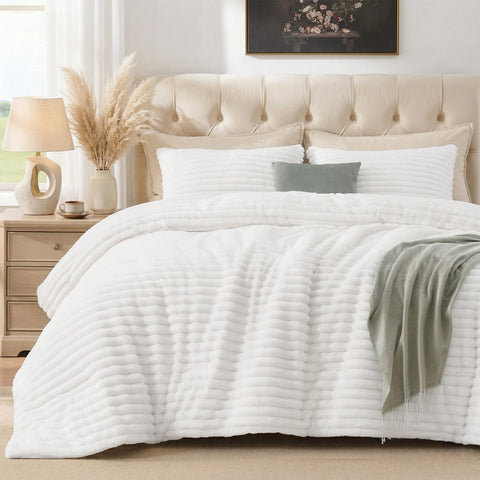 Quataly Marshmallow Queen comforter top view shows plush warmth for cozy nights