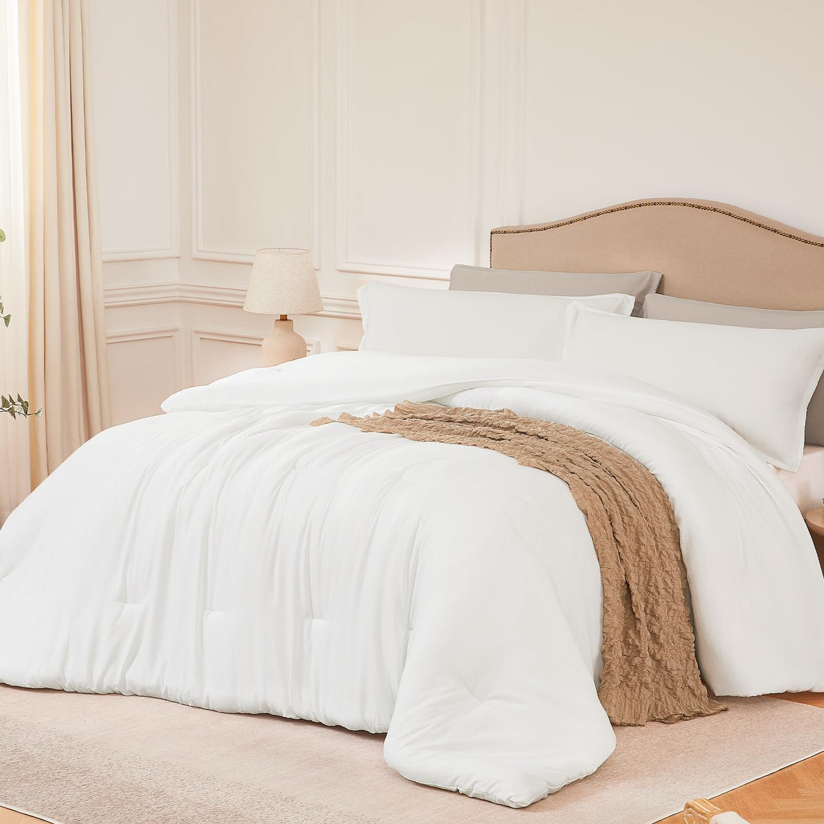 Quataly Queen Comforter White 90x90 with plush softness for all-season comfort.