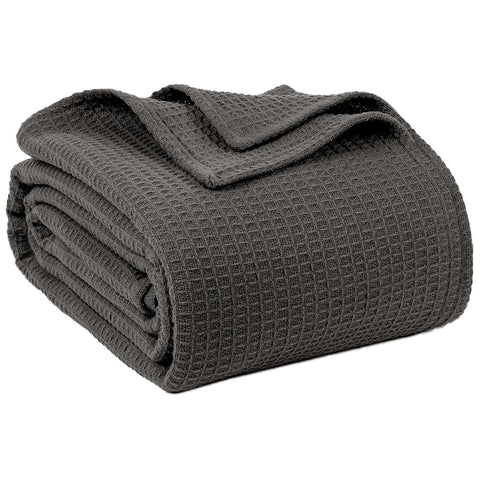 QUBA LINEN waffle blanket in dark grey on king bed, ideal for year-round warmth.