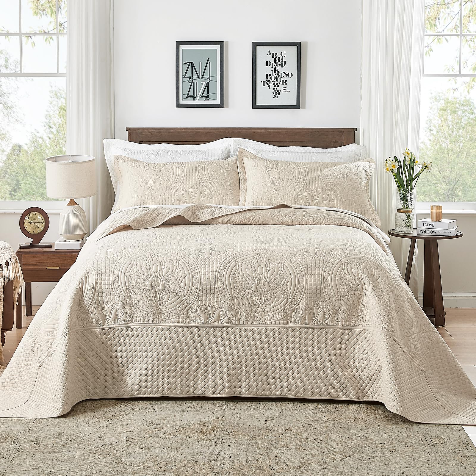 Qucover beige microfiber fabric close-up highlighting soft texture and cozy feel.