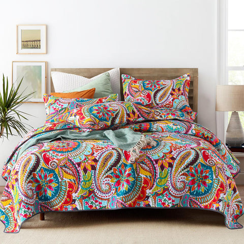 Qucover oversized king quilt with paisley pattern offers breathable cotton for all-season comfort.