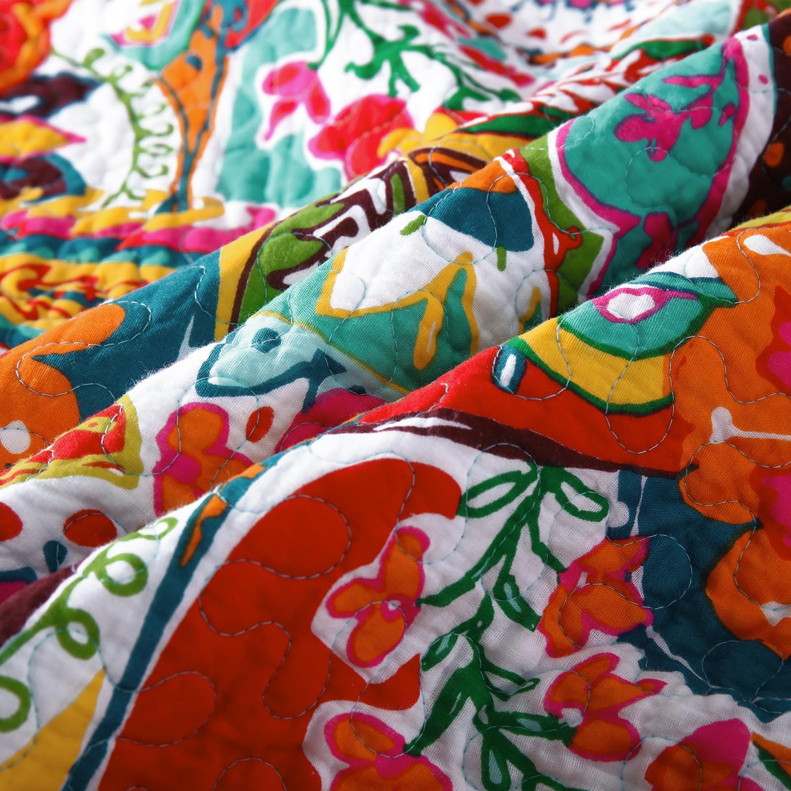 Qucover matching shams complete a coordinated bedding look.