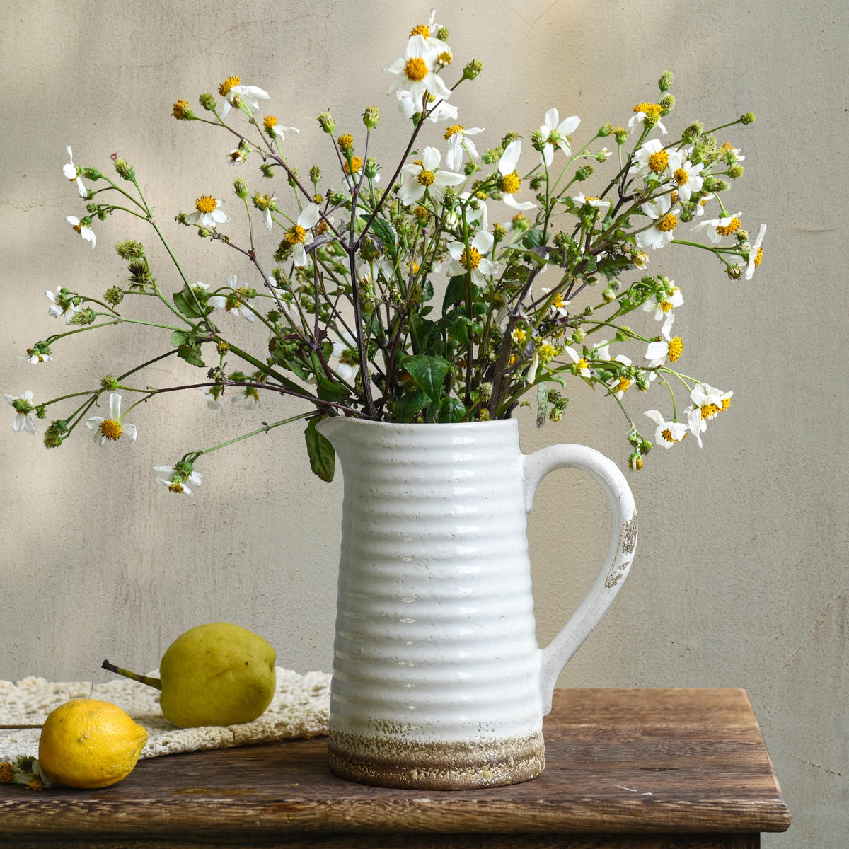 Quoowiit ceramic rustic vase with handle close-up, easy to move and refill