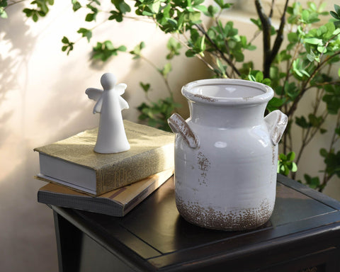 Quoowiit decorative flower vase, a thoughtful gift for birthdays or housewarmings.