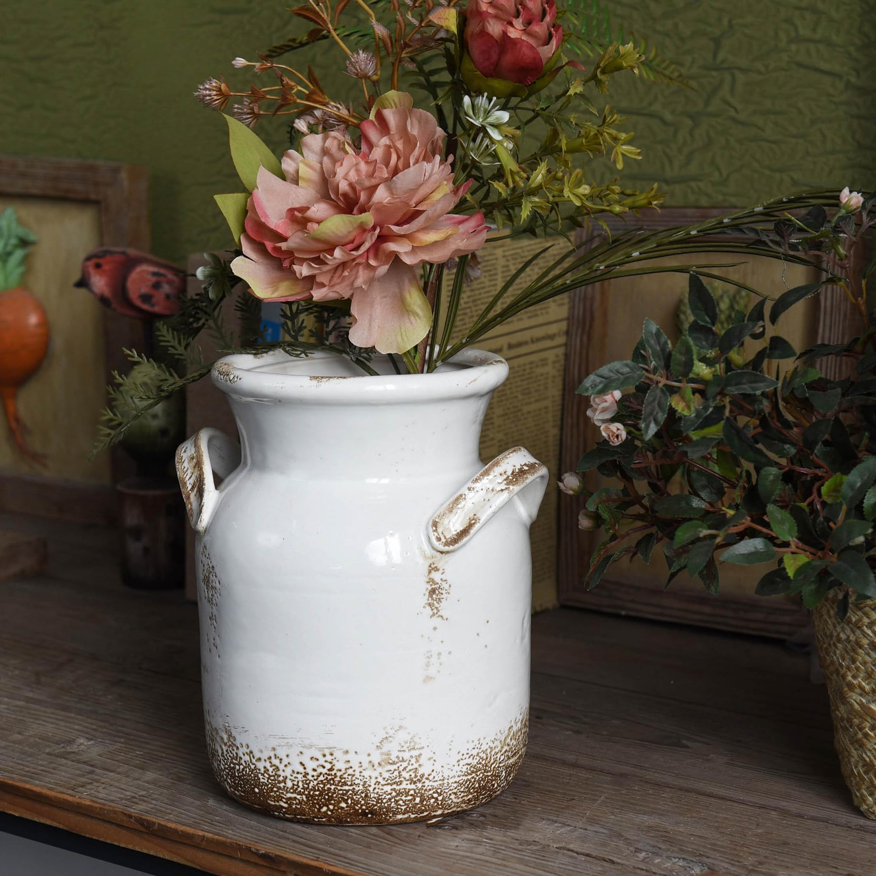 Quoowiit handled ceramic vase designed for easy repositioning in decor setups.