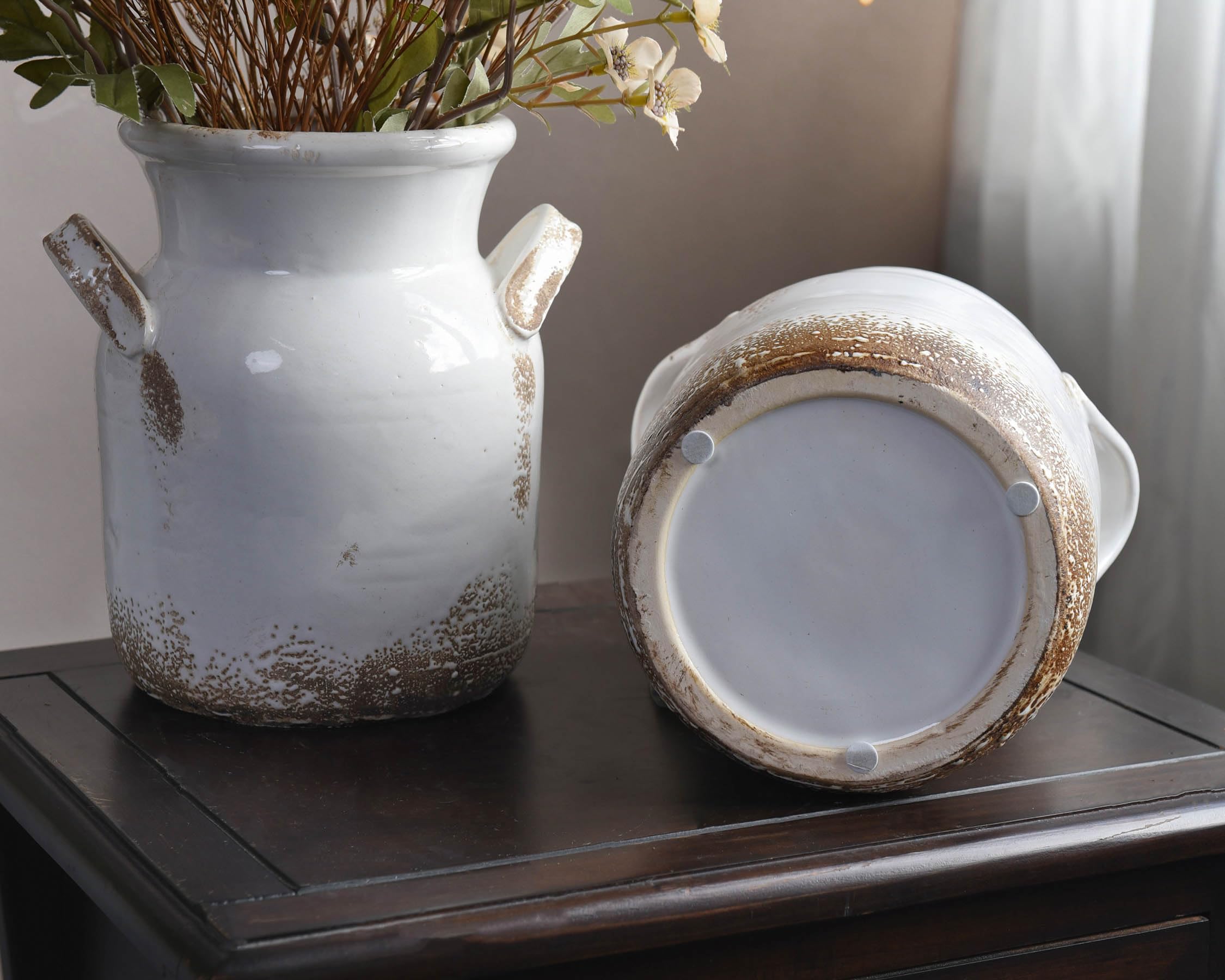 Quoowiit vase centerpiece table decoration used as a chic focal point.