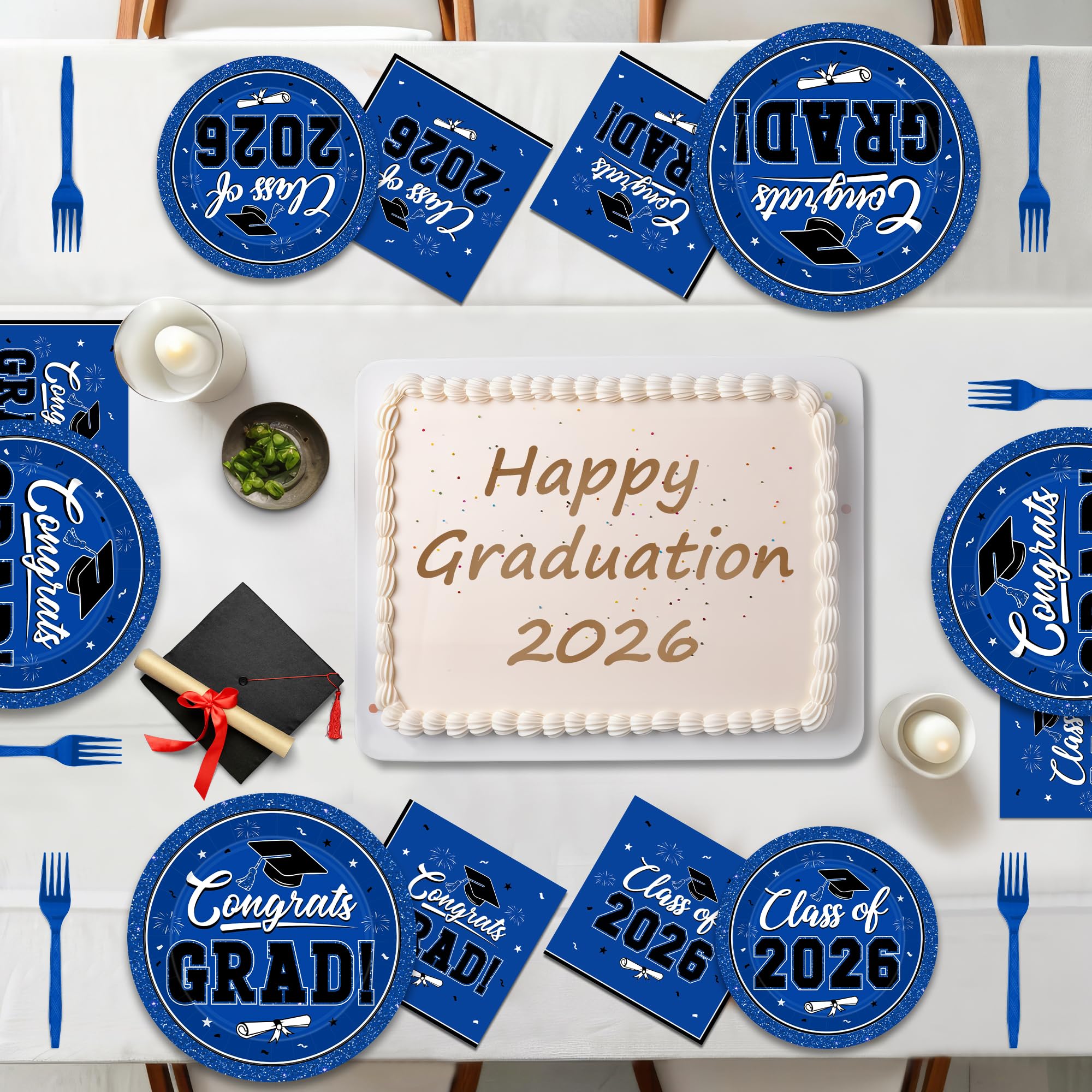QZYL graduation cap and scroll pattern on napkins enhances themed decor
