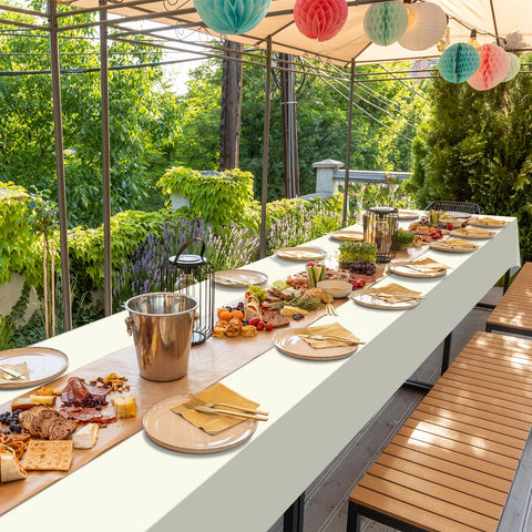 Ragnhild ivory cover enhances event ambiance on tables
