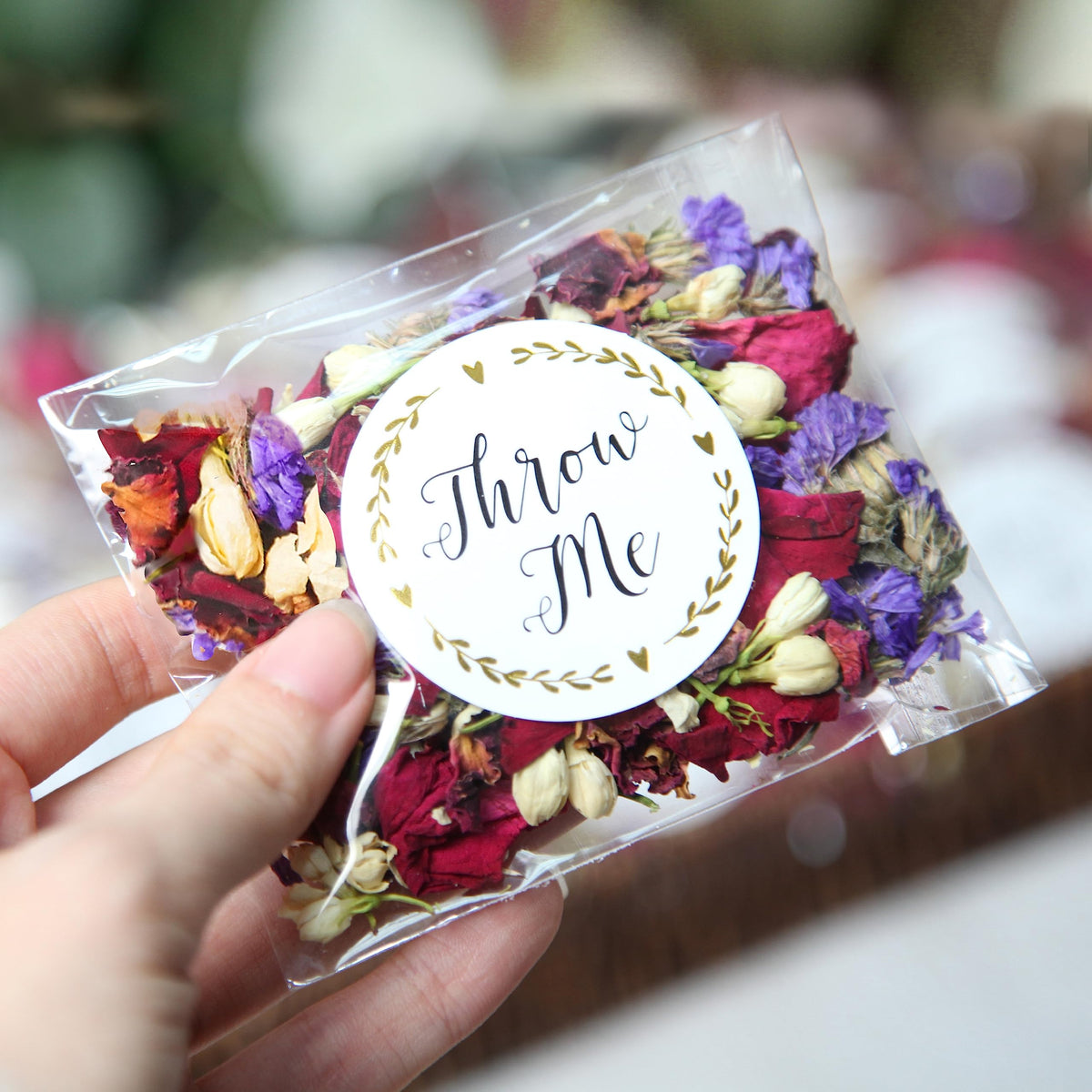 RainbowPana 50-pack petals display, ready for festive wedding confetti.