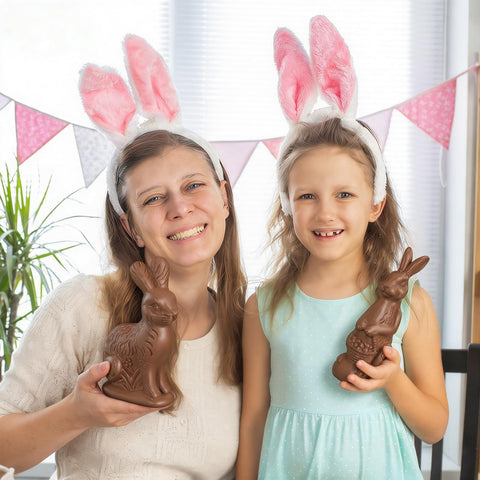 RattanView Easter table centerpiece idea using two bunny figurines.