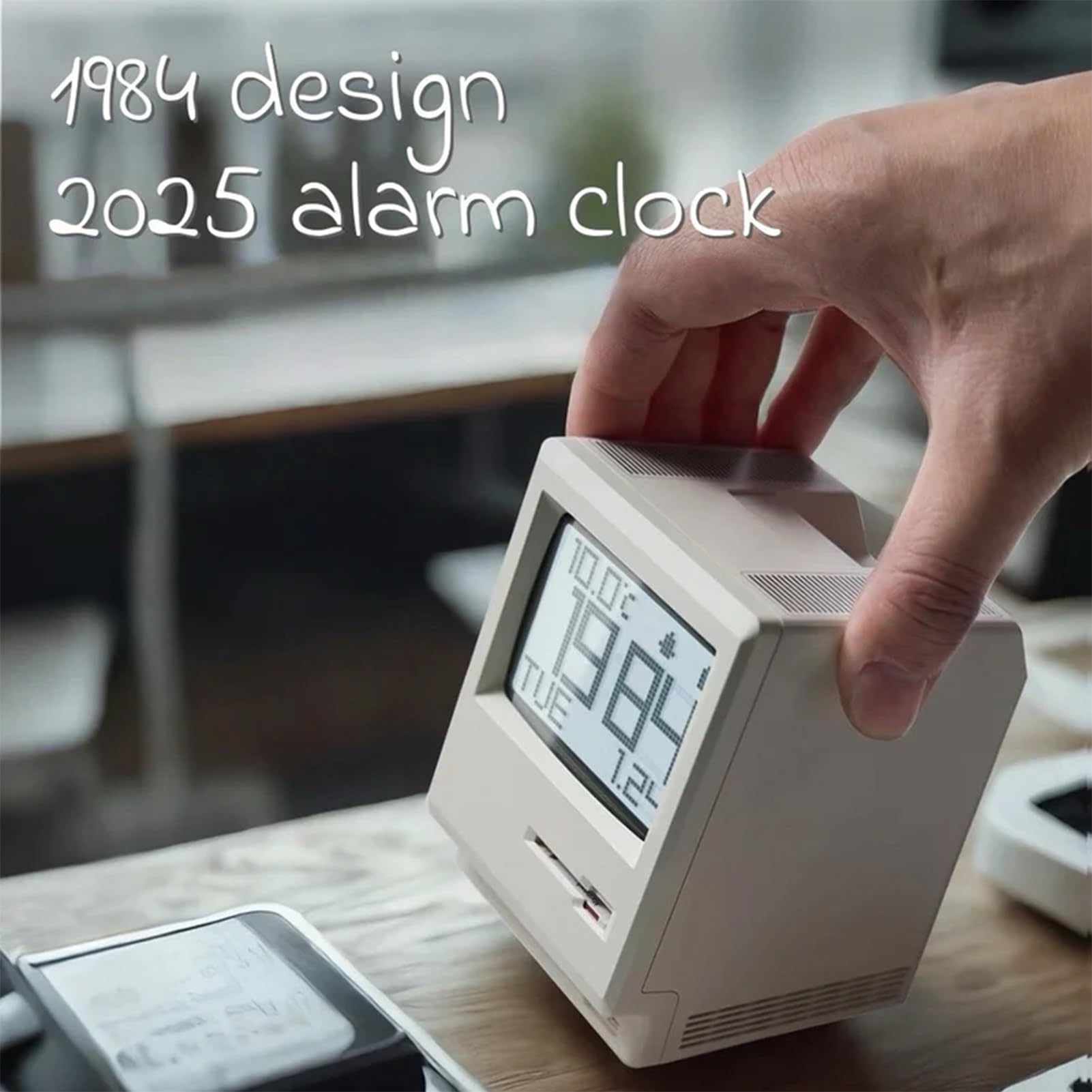 RayCue Maclock WB-8 adjustable brightness for comfortable daytime use and restful nights