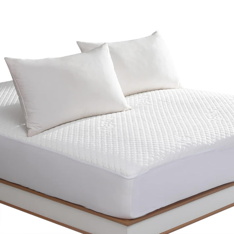 Reaks king-size mattress protector bed-fit view showing snug fit up to 18 inches.