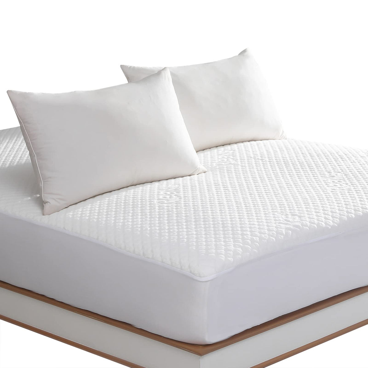 Reaks queen size waterproof mattress protector with deep pocket keeps mattress cool thanks to bamboo rayon cooling