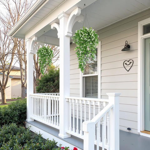 RECUTMS UV-resistant greenery stays vibrant in sunlit outdoor settings.