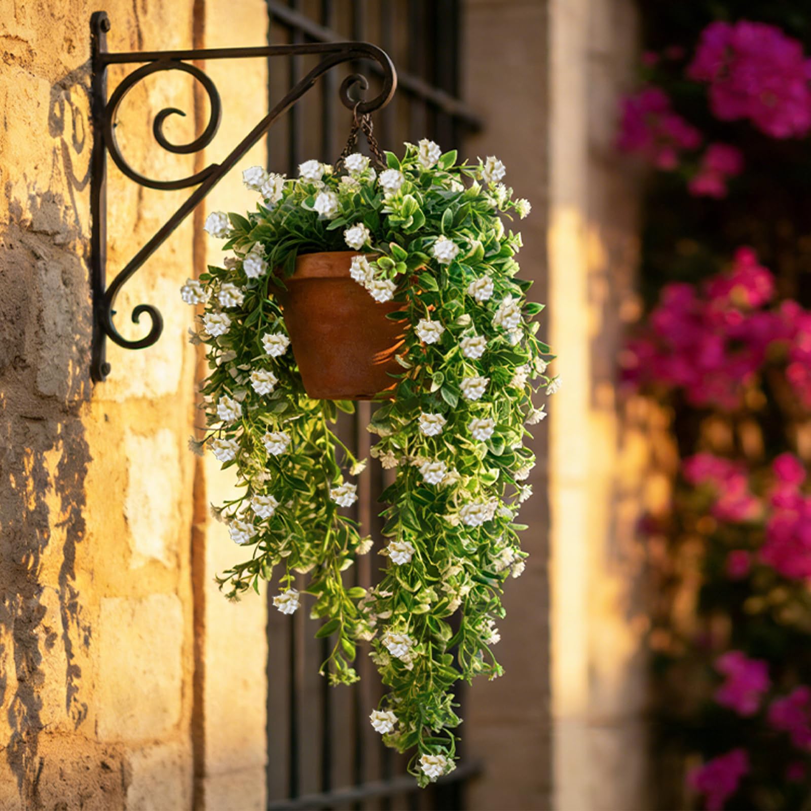 RECUTMS ivy greenery adds lush vertical accents to fences and balconies.
