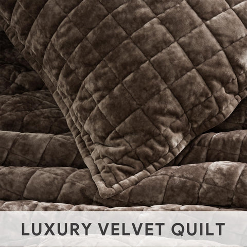 RECYCO all-season cozy bedding on bed highlights breathable, comfortable warmth.