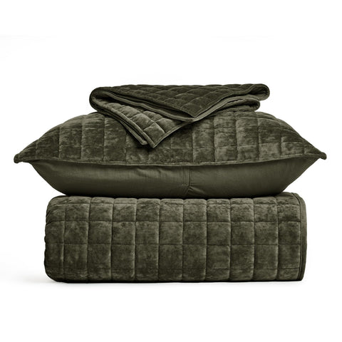 RECYCO all-season velvet bedding balances warmth and breathability