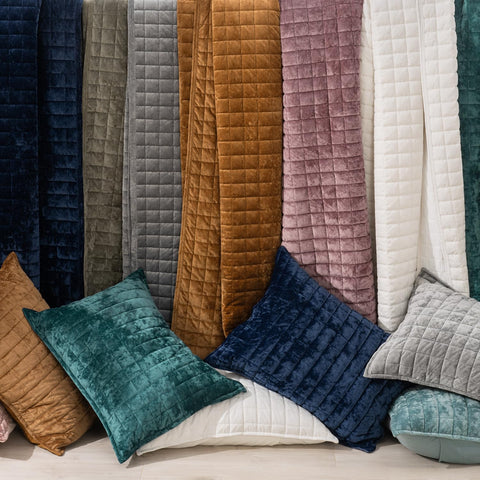 RECYCO bedroom decor idea showing versatile color options and layered styling.