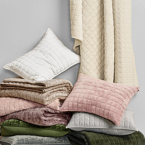 RECYCO velvet quilt queen — down-alternative filling with secure channel stitching