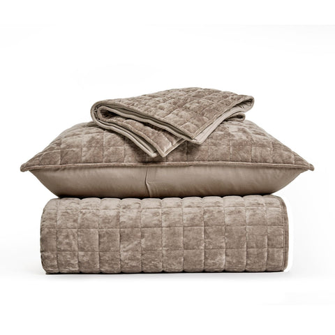 RECYCO velvet quilt queen — wrapped edges resist wear and washing