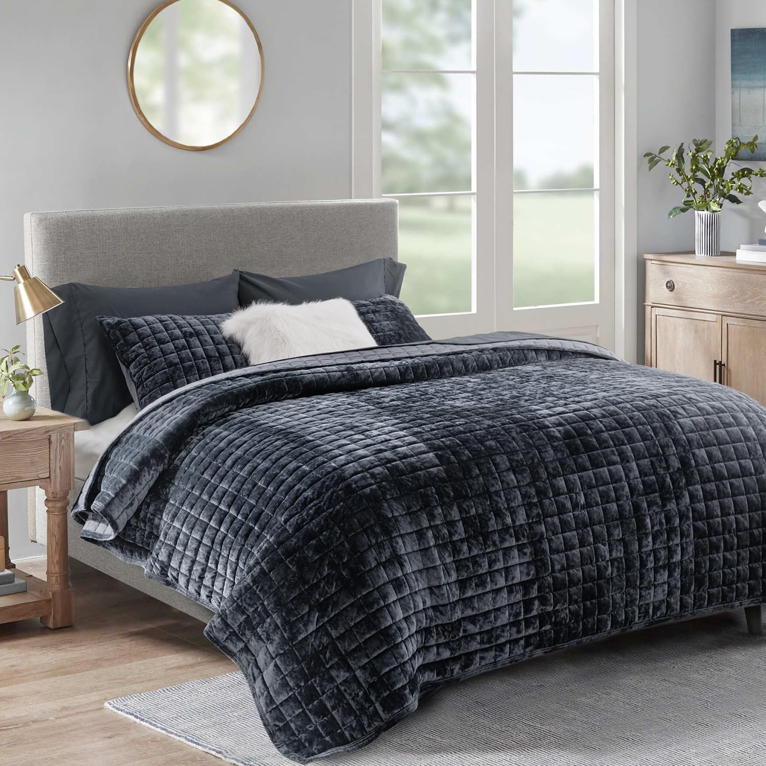 RECYCO velvet quilt-set king folded display shows soft brushed fabric and comfort